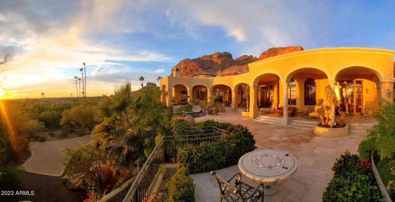 Camelback Mtn • 1-Level Home