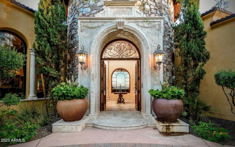 Camelback Mtn • 1-Level Home