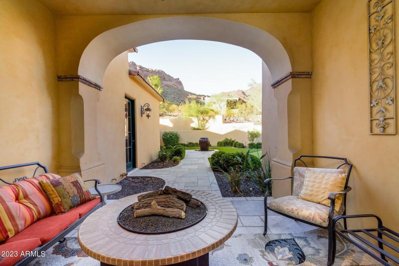 Camelback Mtn • 1-Level Home