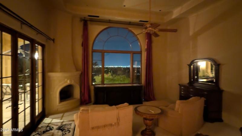 CAMELBACK MOUNTAIN HILLSIDE 1-Level Home