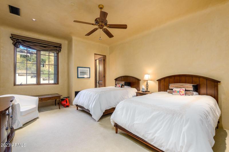 Camelback Mtn • 1-Level Home