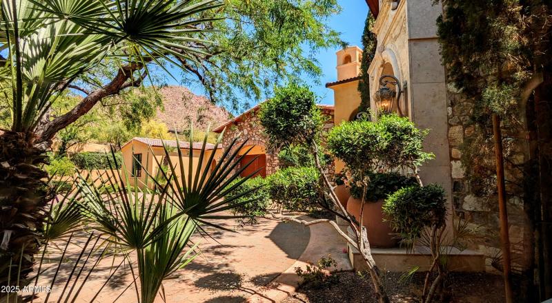Camelback Mtn • 1-Level Home