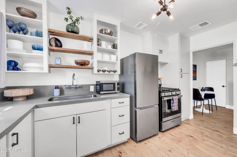 2917 N 19th Ave-10