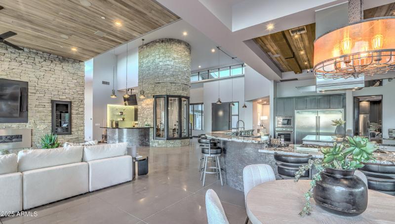 Great Rm wide toward entry