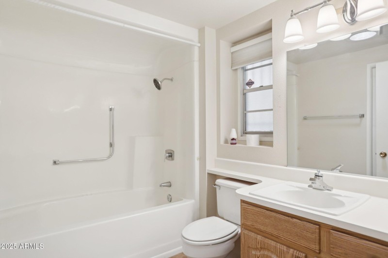 15-web-or-mls-W Desert Glen Dr-S3008-015