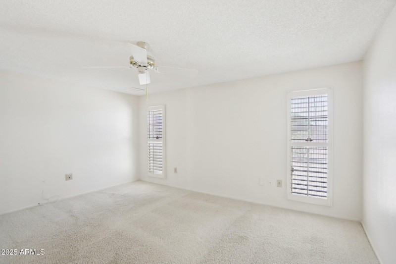 18-web-or-mls-W Desert Glen Dr-S3008-018