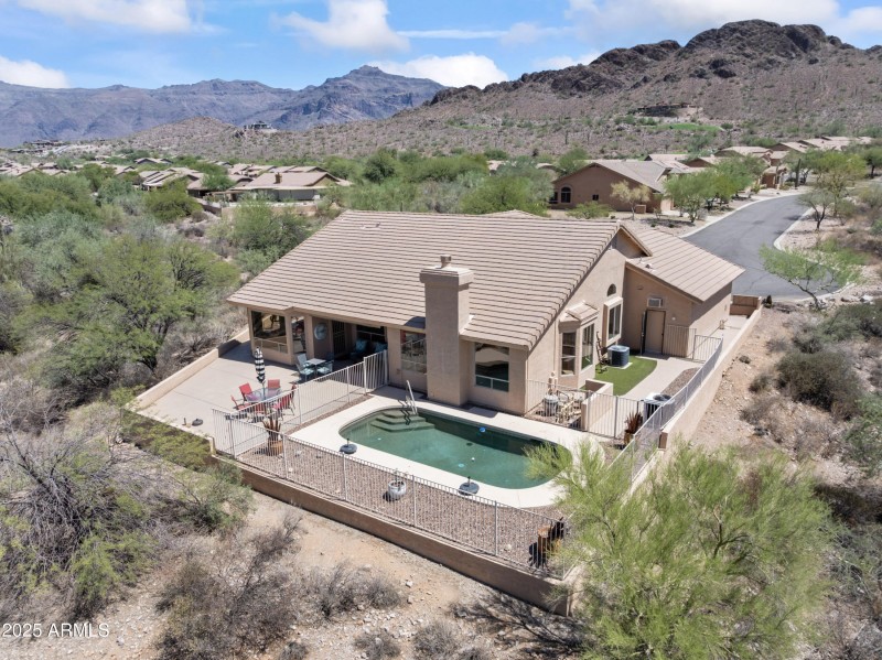 ISLAND LIKE PRIVATE BACKYARD