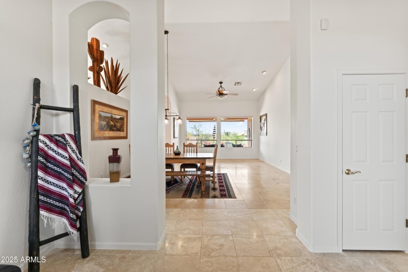 LIVING/DINING
