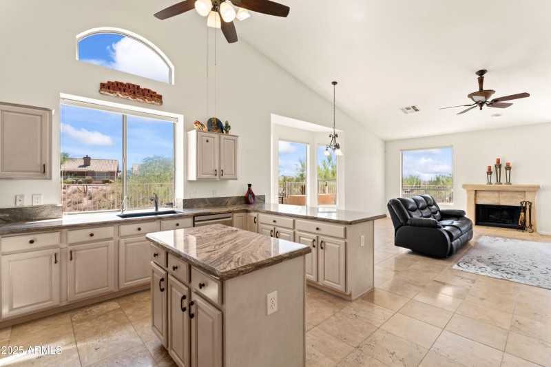 KITCHEN w/MORE VIEWS