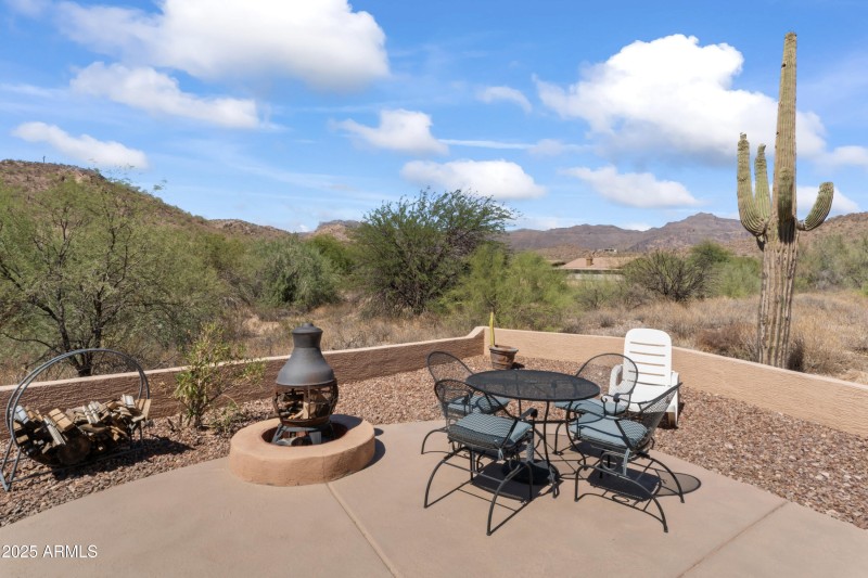 SIDE PATIO w/VIEWS