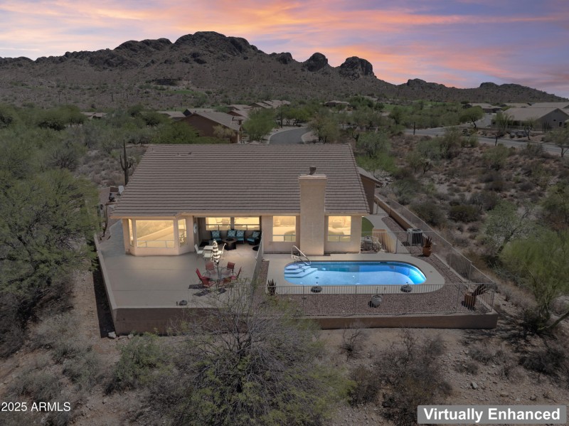 PRIVATE BACKYARD w/HEATED POOL
