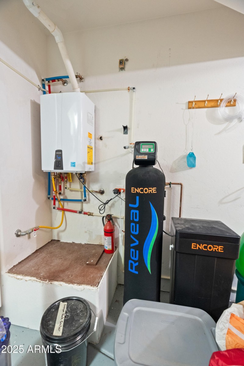 Tankless hot water heater