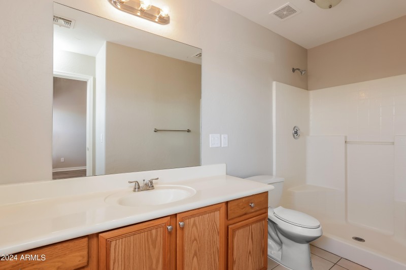 011-photo-primary-bathroom-11247333