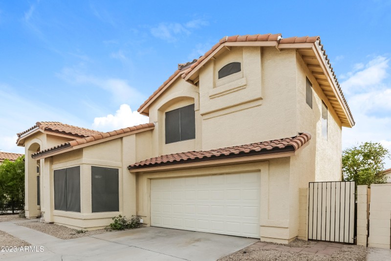 018-photo-front-view-13364405