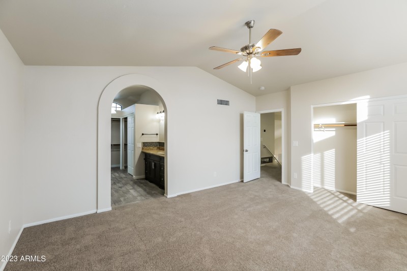 023-photo-primary-bedroom-13364417