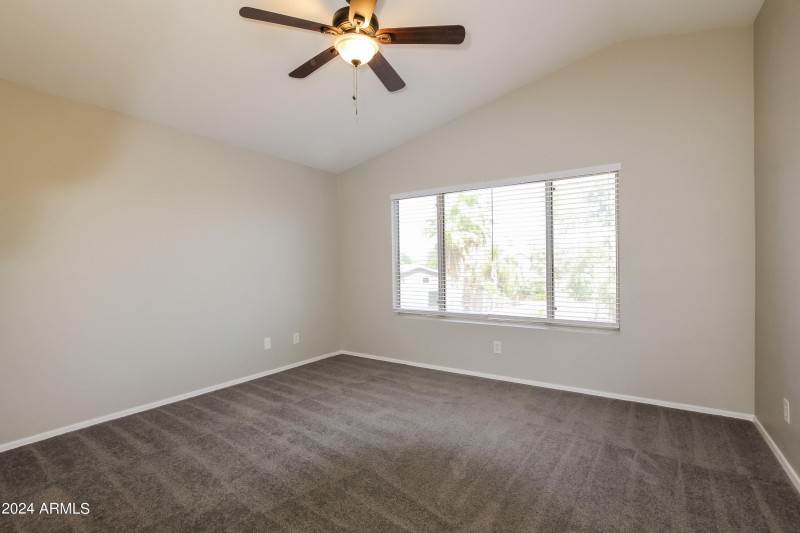 009-photo-master-bedroom-7602744