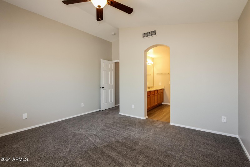 010-photo-master-bedroom-7602745