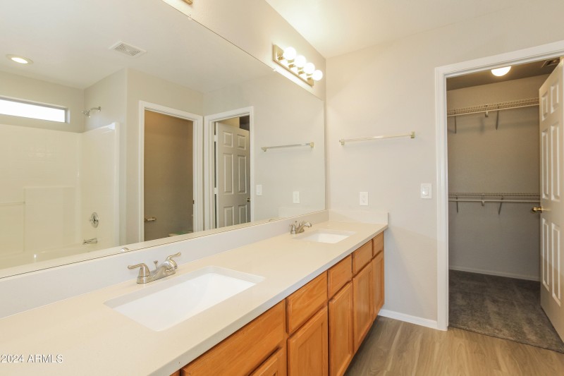 011-photo-master-bedroom-7602746