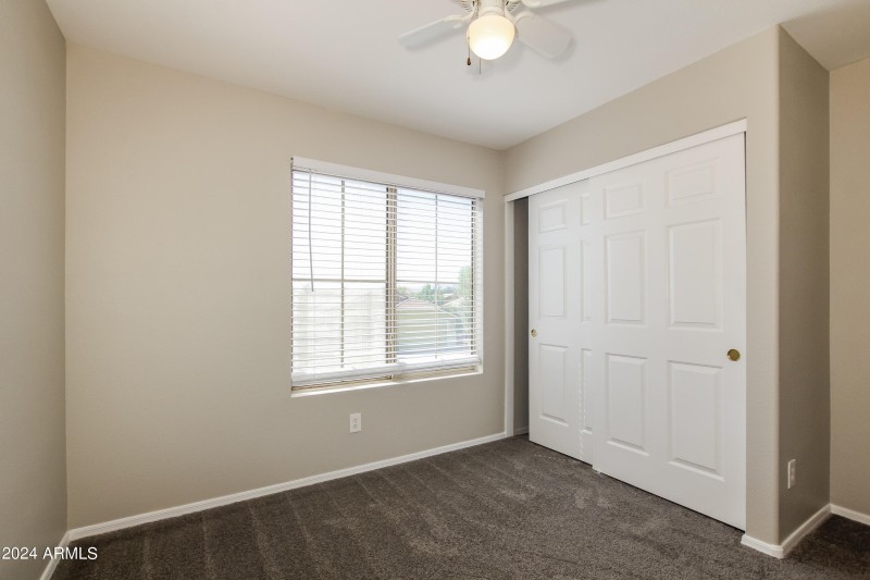 012-photo-bedroom-7602734