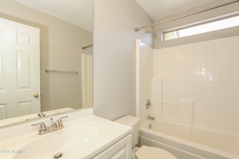 014-photo-bathroom-7602733