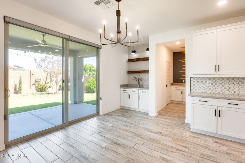 Eat-in Kitchen