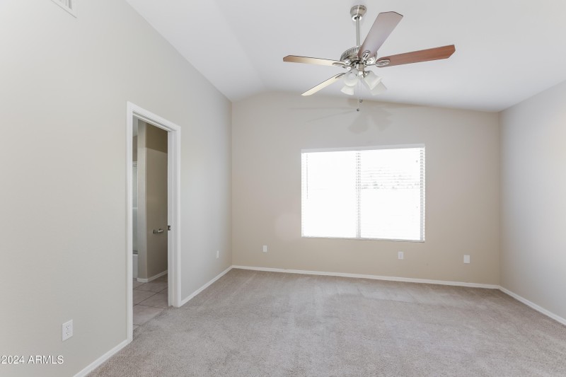 009-photo-master-bedroom-7689759