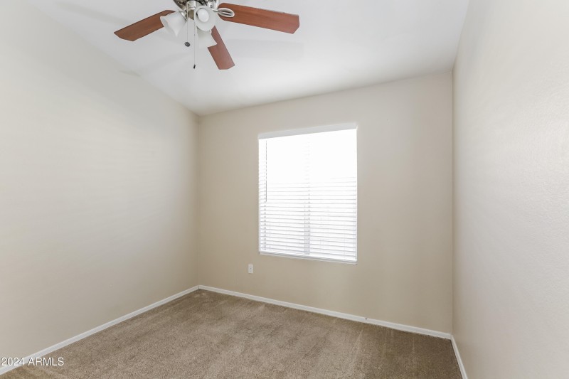 012-photo-bedroom-7689763