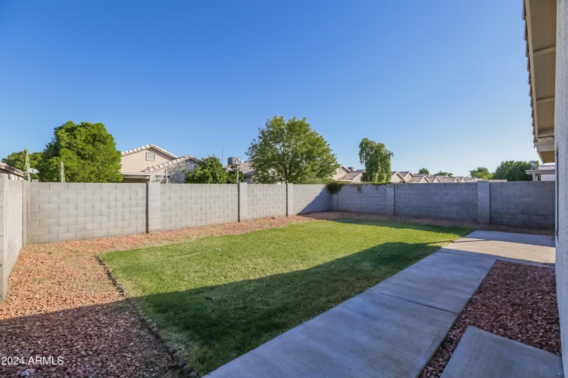 014-photo-rear-view-7689768