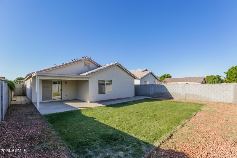 015-photo-rear-view-7689767