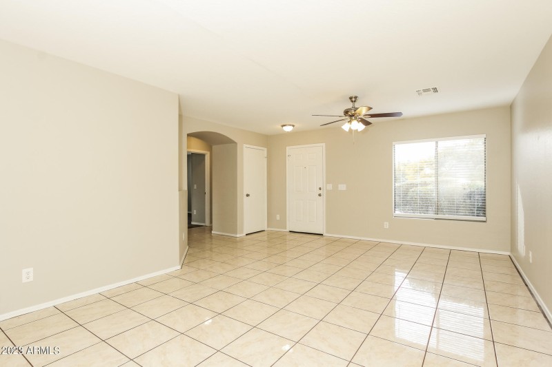 004-photo-living-room-10154937