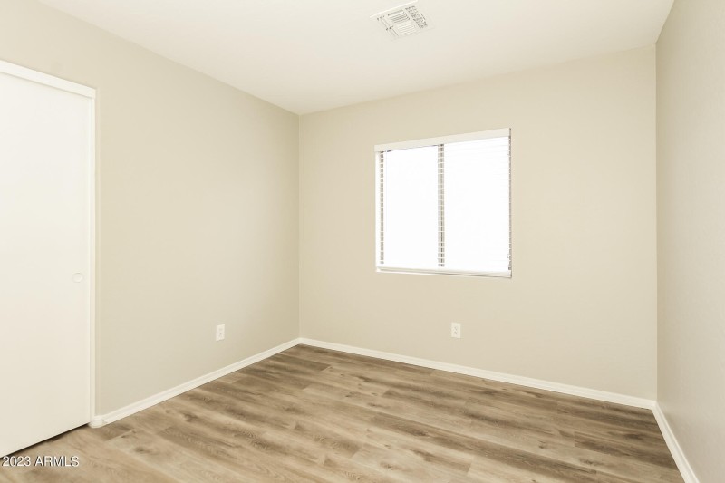 012-photo-bedroom-10154942