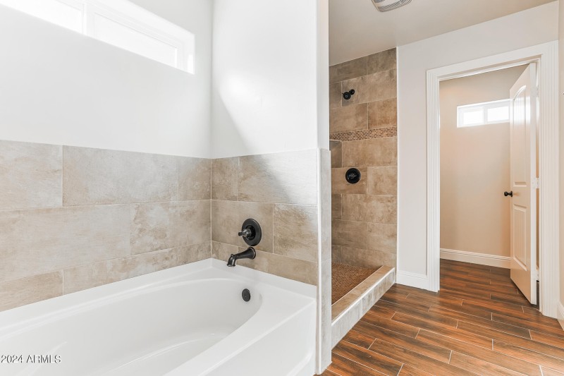 025-photo-primary-bathroom-13526070