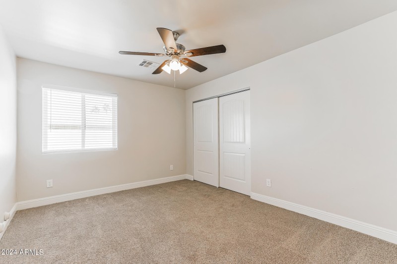 027-photo-bedroom-13526078