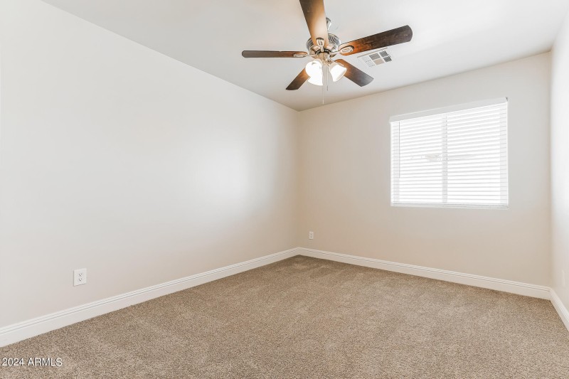 028-photo-bedroom-13526080