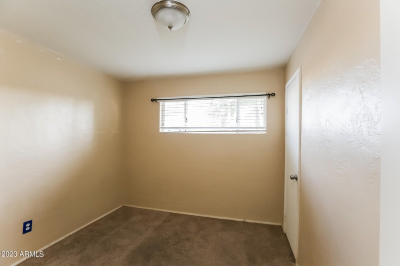 007-photo-bedroom-10941701