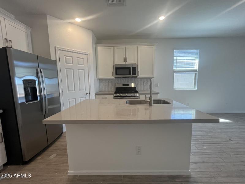 06 - Kitchen