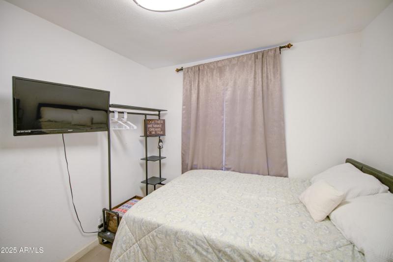 Bedrooom 2-pic 2