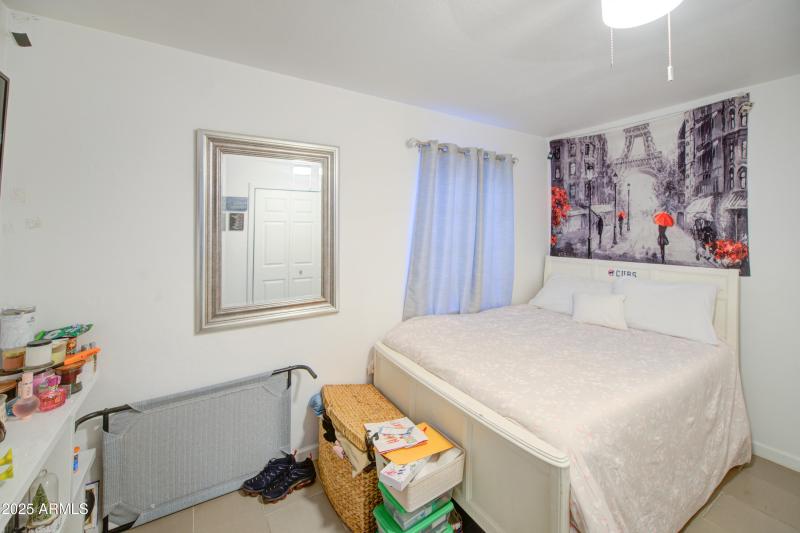 Bedrooom 3-pic 2