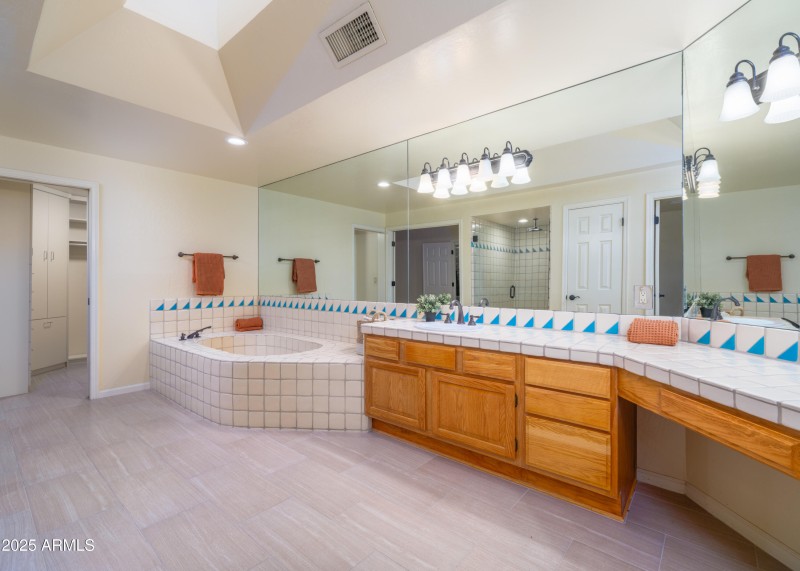 Amazing Soaking Tub