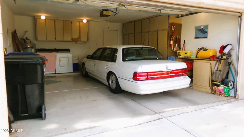 2 Car Garage yes