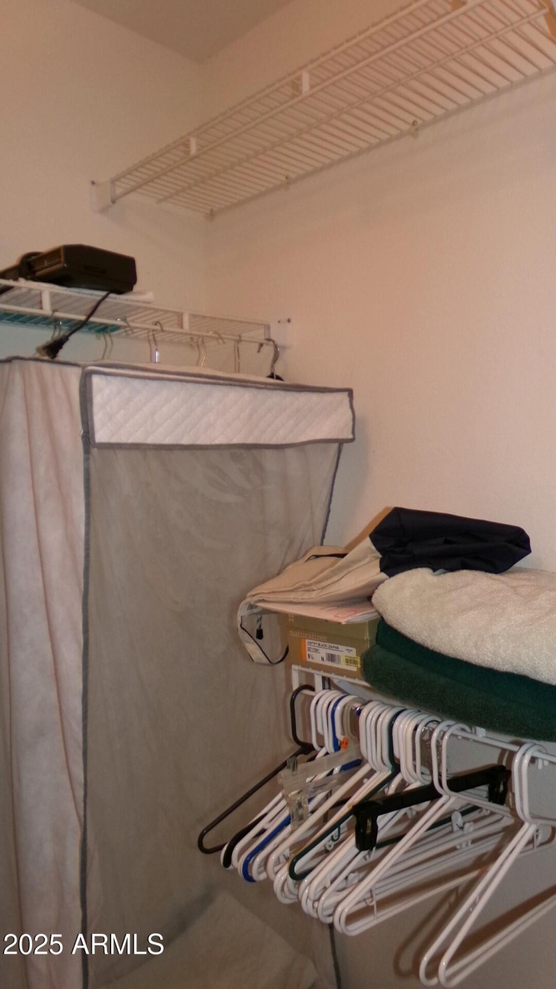 Walkin closet 1