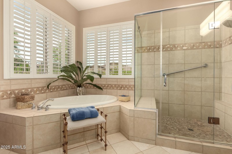 Soaking Tub/Separate Shower