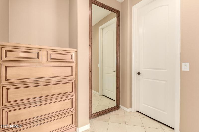 Bonus Room W/Mirrored Door