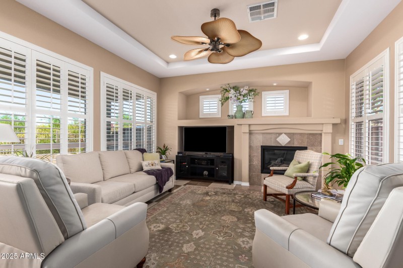 Spacious Great Rm