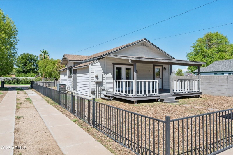 22-web-or-mls-2221-w-hayward-ave