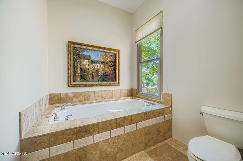 Guest Suite 2 Bathroom