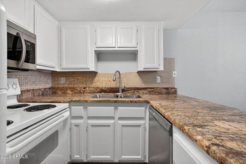 BRIGHT KITCHEN