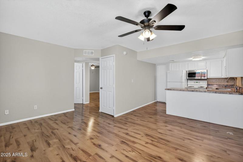 AIRY GREAT ROOM