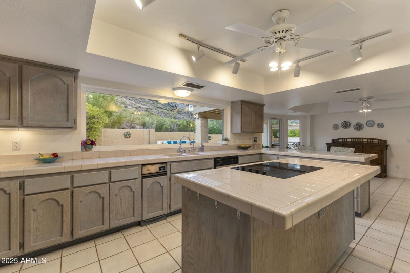 Lots of cabinets