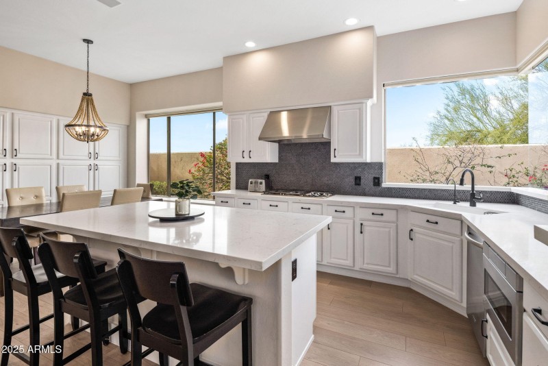 016_Light and Bright Kitchen